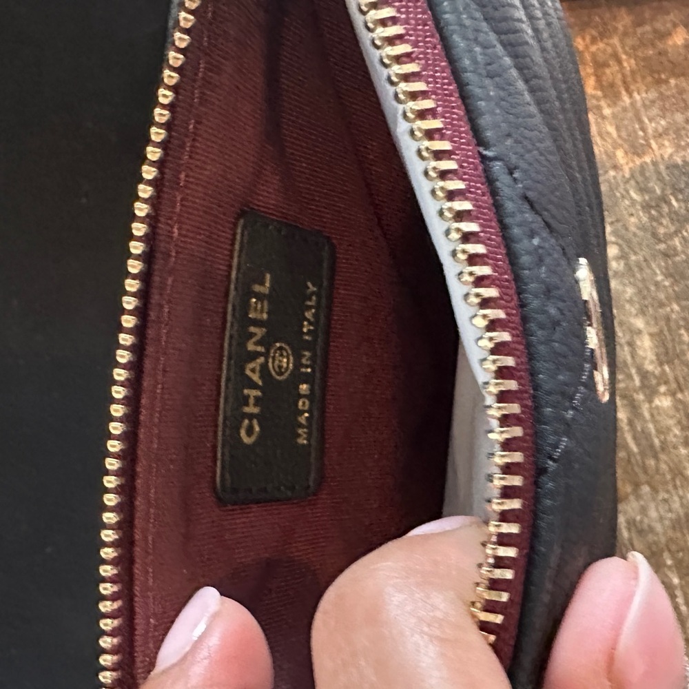 CHANEL Caviar Quilted O-Case - Picture 8 of 10
